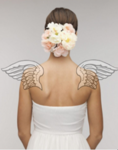 肩甲骨が天使の羽 in ウエディングドレス