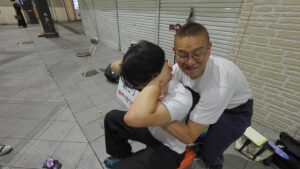 背骨矯正も厳しいです