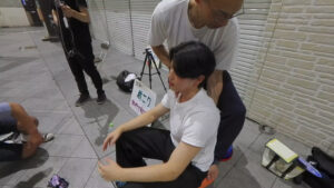 首ポキの前は背骨をまっすぐにします